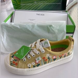 Cariuma Sneakers - Yellow with Floral Design